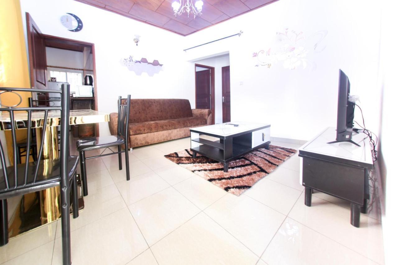 Studio meublé Carrefour Bastos en face du Black&White Yaoundé Extérieur photo