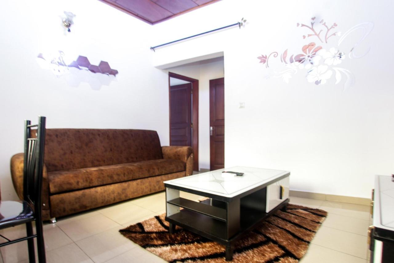 Studio meublé Carrefour Bastos en face du Black&White Yaoundé Extérieur photo